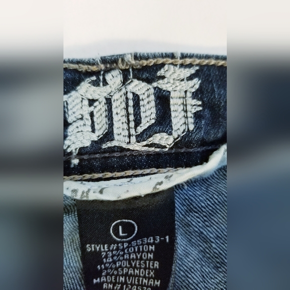 Frayed Hem Dark Wash Denim Shorts - Picture 3 of 8